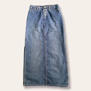 Y2K Denim Low Rise Exposed Button Maxi Skirt By Squeeze 
Size 1/2